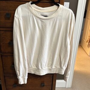 Everlane Cream Sweatshirt with Long Sleeves and Relaxed Fit